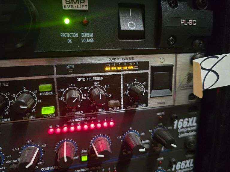 BEHRINGER ULTRA-VOICE PRO HIGH PERFORMANCE VOICE PROCESSOR MODEL VX2000 WITH POWER CABLE