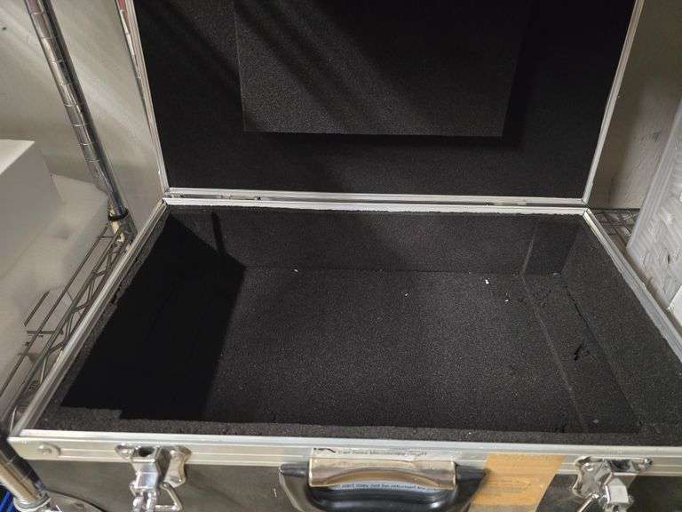 BLACK LOCKING HARD CASE APROX 20"x12"x7"