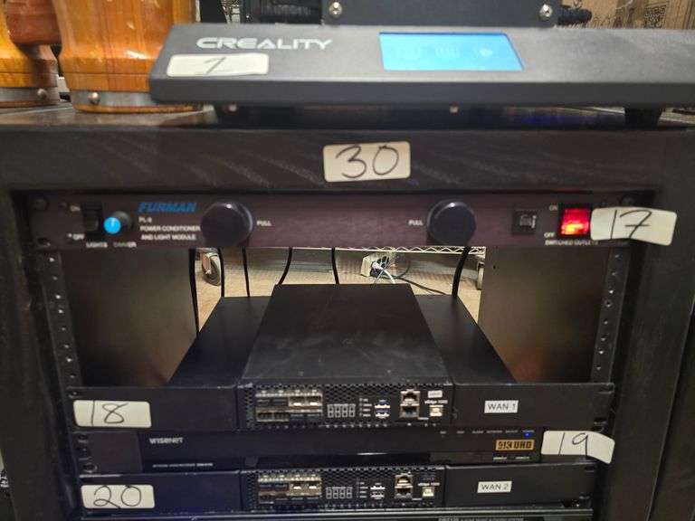 FURMAN PL-8 POWER CONDITIONER & LIGHT MODULE WITH POWER CABLE