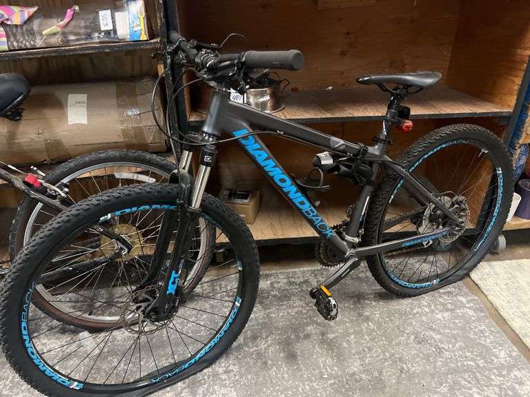 DIAMONDBACK ADULT MOUNTAIN BIKE WITH DISC BRAKES, SHIMANO SHIFTER, XCT SUNTOUR