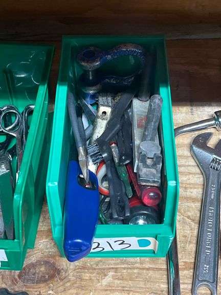 LOT OF SMALL HAND TOOLS AND ACCESSORIES INCLUDING HEAVY DUTY EYE BOLT, WIRE CUTTERS, LEVEL, SCREW DRIVER, FLASHLIGHT, LIGHTER, SCISSORS ECT
