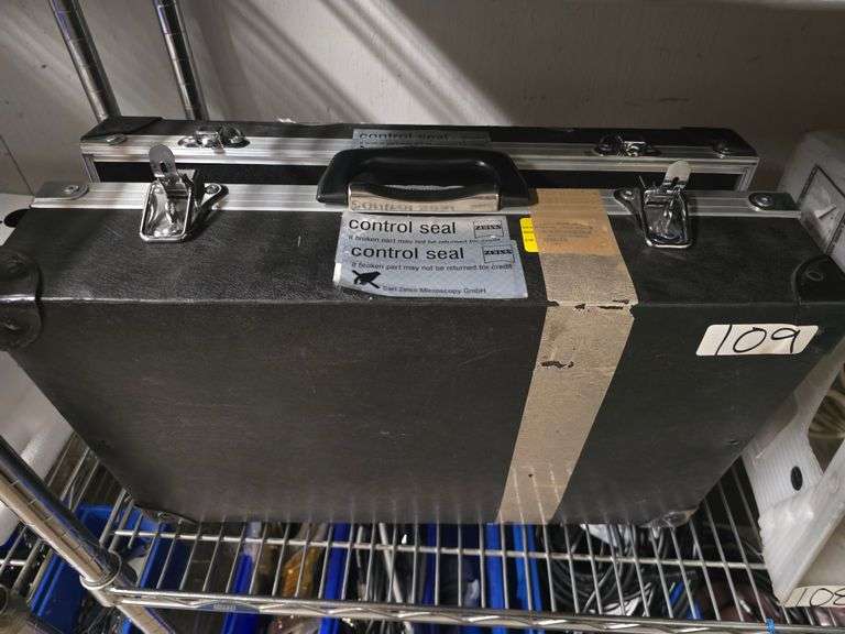 BLACK LOCKING HARD CASE APROX 20"x12"x7"