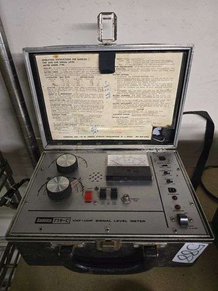 SADELCO 719-C VHF-UHF SIGNAL LEVEL METER