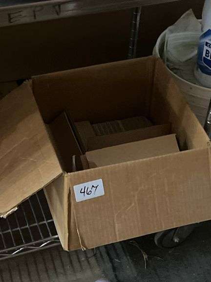 PALLET CORNER EDGES ABOUT 100+ IN BOX