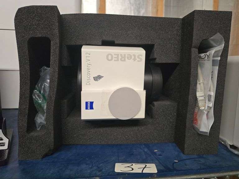 ZEISS DISCOVERY.V12 SteREO WITH (2) PATCH CABLES INCLD.