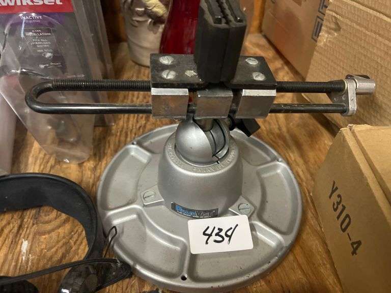 PANA VISE MOUNTABLE CLAMP APROX 2"W x 9"L