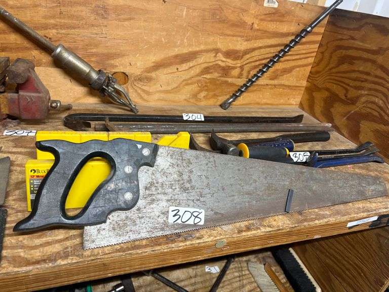 APROX 26" HAND SAW