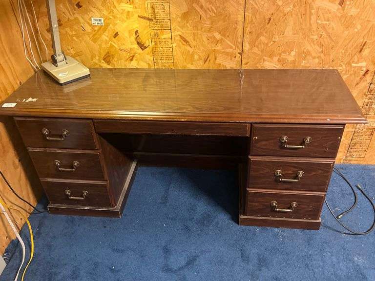 6-Drawer solid wooden vintage desk in great condition