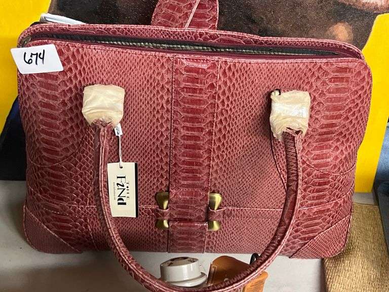 THE FINDI LARGE ALLIGATOR SKIN BAG APROX 16"x14" WITH TAGS APPEARS NEW