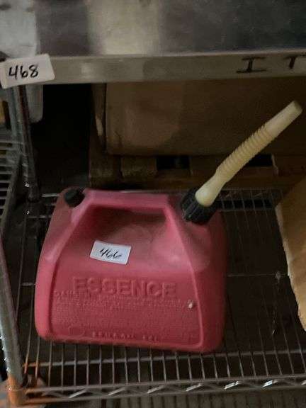 ESSENCE 2.5GAL GAS JUG