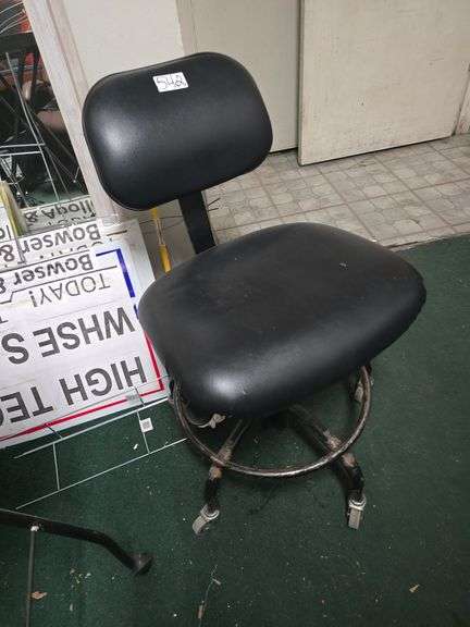 BLACK ROLLING WORK STOOL WITH FOOT REST