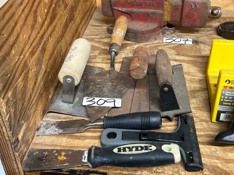SCRAPPERS, TROWELS AND SIMILAR TOOLS