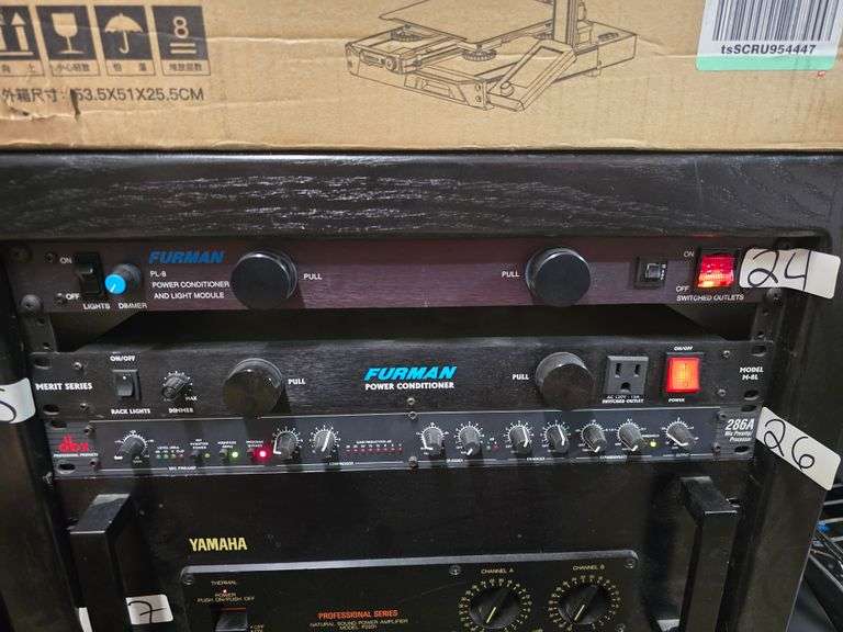 FURMAN PL-8 POWER CONDITIONER & LIGHT MODULE WITH POWER CABLE