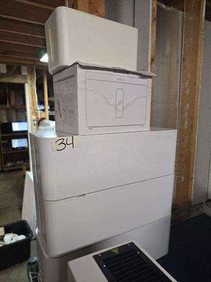 WHITE PLASTIC WIRE HOLDER
