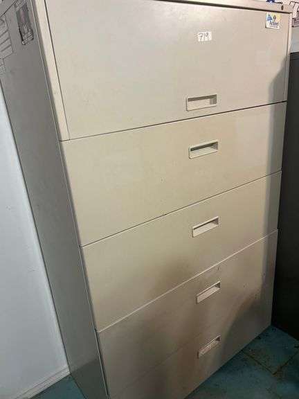 5-drawer Wide filing cabinet aprox 41"x20"x65"