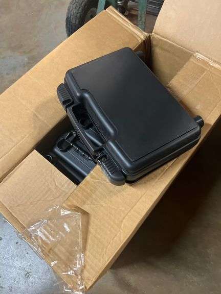 BLACK HARD PLASTIC STORAGE CASE WITH LOCK HOLES AND PADDED INSIDE APROX 10"x3"x9"