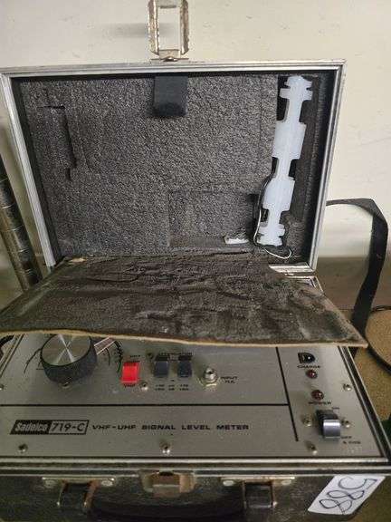 SADELCO 719-C VHF-UHF SIGNAL LEVEL METER