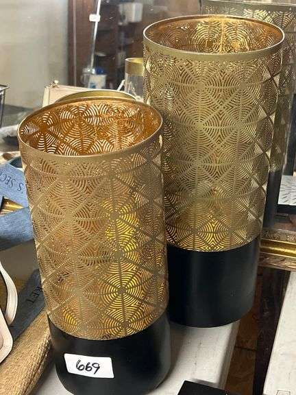 MATCHING GOLD AND BLACK PILLAR SET AND GOLD TONE PILAR