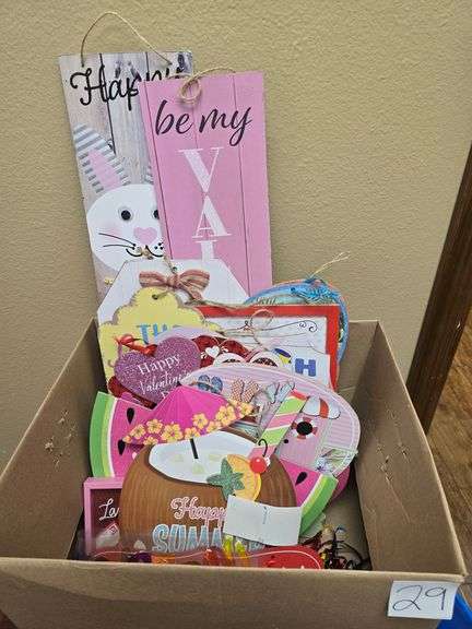 CUTE DÉCOR INCLUDING EASTER, SUMMER, SPRING ECT