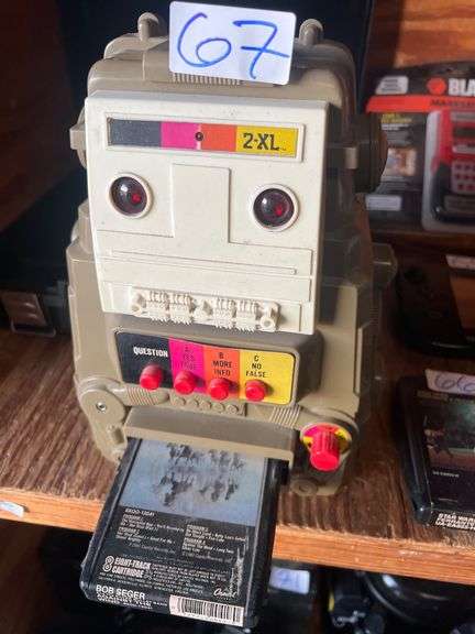 VINTAGE 2-XL ROBOT 8-TRACK PLAYER