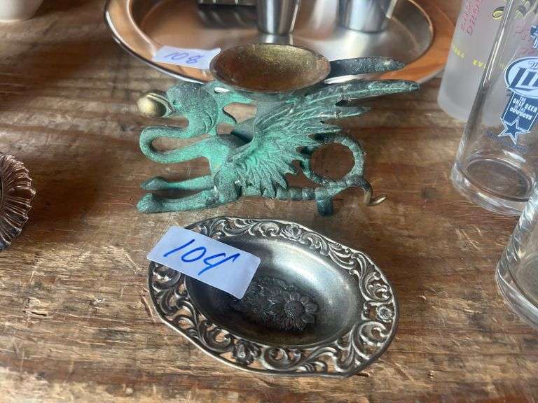 VINTAGE SOLID METAL DÉCOR