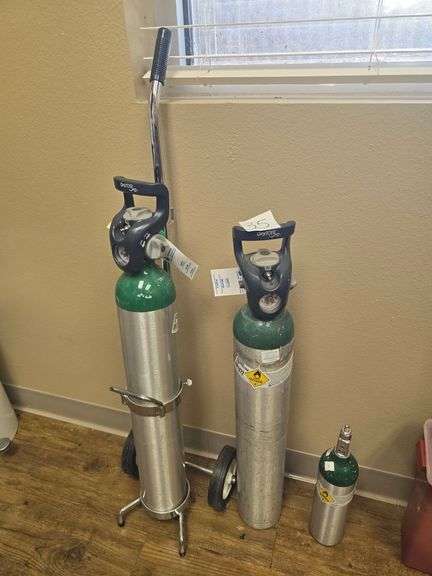 MATHESON COMPRESSED OXYGEN TANKS 2-LARGER ONES READ FULL, SINGLE OXYTOTE INCLUDED