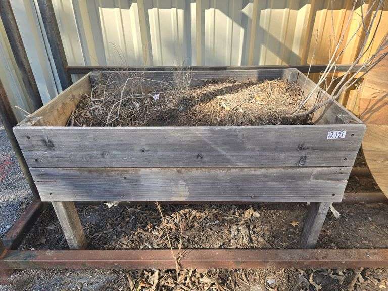 MJ GARDEN COLLECTION WOODEN FLOWER PLANTER APROX 3'x2'x2'