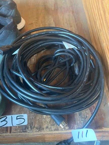 HDMI CABLES IN VARIOUS LONG LENGTHS 4 IN LOT