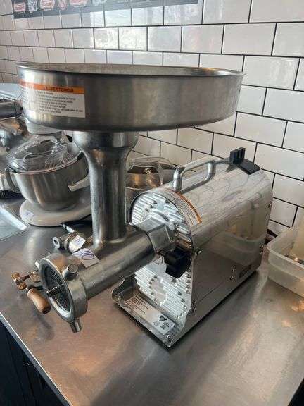 WESTON BRANDS MG04 COMMERCIAL MEAT GRINDER 1120W WITH 7-VARIOUS ATTACHMENTS INCLD.