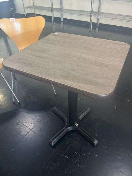FORMICA TOPPED TABLE 2' SQUARE 30"H