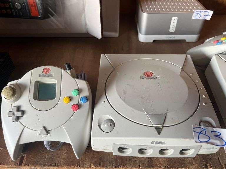 SEGA DREAMCAST GAMING CONSOLE WITH WIRED CONTROLLER INCLD.