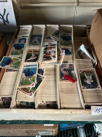 OVER 2,000 VINTAGE MLB BASEBALL CARDS MOST BEING 1991 UPPER DECK
