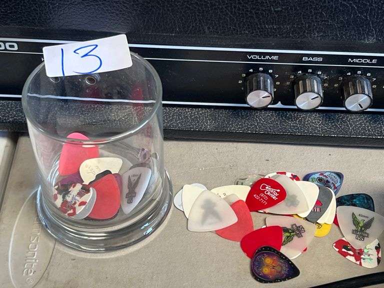 VARIETY OF GUITAR PICKS INCLUDING CLAYTON, DUNLOP, FENDER ECT