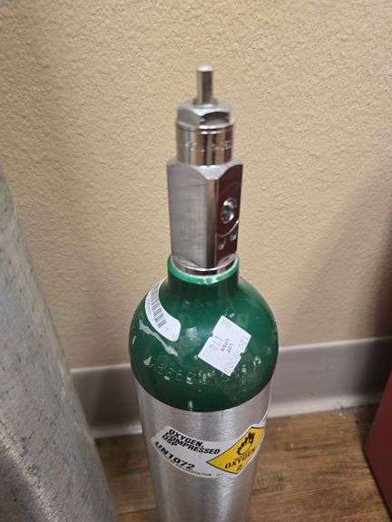 MATHESON COMPRESSED OXYGEN TANKS 2-LARGER ONES READ FULL, SINGLE OXYTOTE INCLUDED