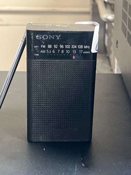 SONY FM/AM RADIO ICF-P26