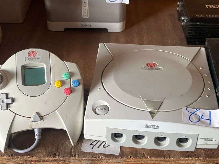 SEGA DREAMCAST GAMING CONSOLE WITH WIRED CONTROLLER INCLD.
