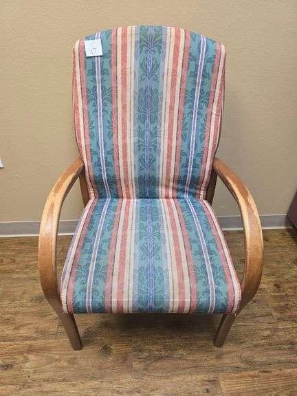 RETRO FABRIC CHAIR WITH SOLID WOODEN LEGS APROX 2'x2'x40"