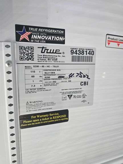 TRUE GDM-49-HC~TSL01 COMMERCIAL 2-DOOR REFRIGERATOR WITH 8-INNER SHELVES, ON WHEELS, IN GREAT WORKING CLEAN CONDITION
