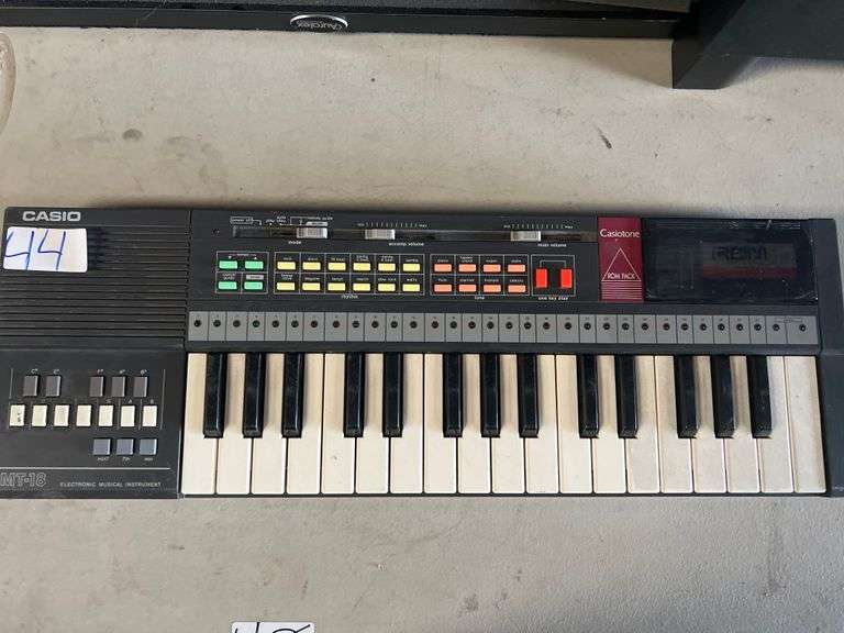 CASIO MT-18 ELECTRONIC MUSICAL INSTRUMENT WITH CASIOTONE ROM PACK ERO-251