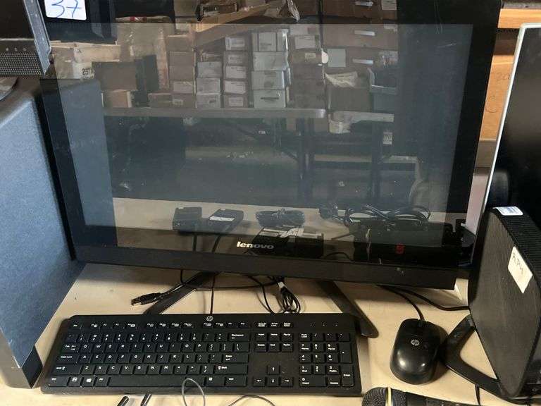 LENOVO ALL IN ONE PC MONITOR MODEL F0B1008TUS i5-4210U RAM: 8G HDD:2T WITH KEYBOARD AND MOUSE INCLD.