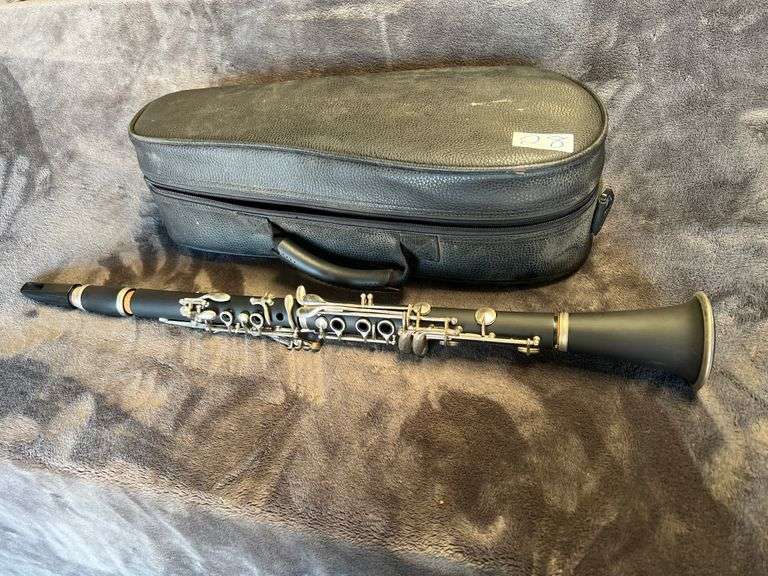 BORG BLACK CLARINET WITH LEATHER CASE INCLD.