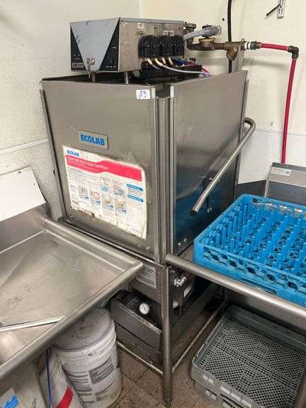 ECOLAB ES-2000 COMMERCIAL DISHWASHING MACHINE WITH NSF METAL ATTACHMENTS INCLUDED AS WELL AS (4) TRAYS.. **TOOLS LIKELY NEEDED FOR REMOVAL, BUYER RESPONSIBLE FOR DISCONNECT