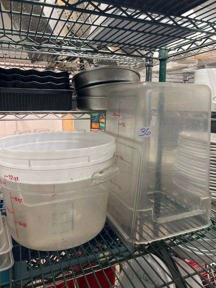 LARGE FOOD PREP CONTAINERS INCLUDING CAMBRO 22QT. 22SFSCW, ROUND 12QT AND SQUARE 4QT