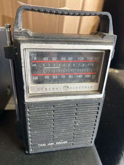 GENERAL ELECTRIC TWO WAY POWER FM/AM RADIO
