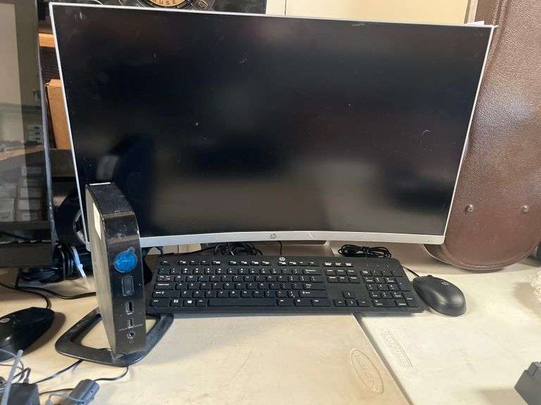 HP CURVED 27" LCD MONITOR & HP T530 THIN CLIENT DESKTOP COMPUTER WITH POWER CORD, MOUSE & KEYBOARD INCLD.
