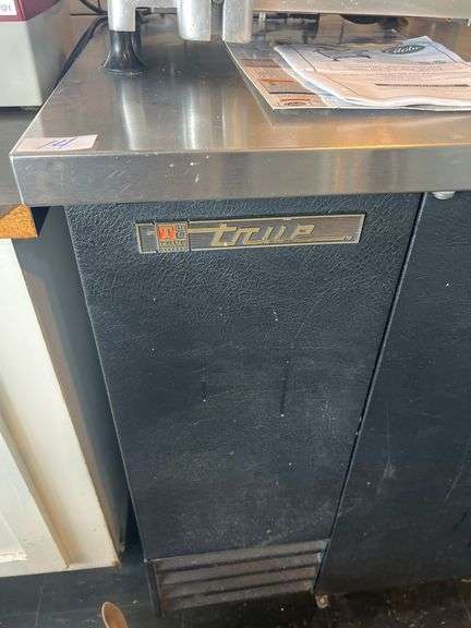TRUE 3-DOOR KEG COOLER ON CASTORS APROX 90"x28"x40" IN GREAT WORKING CONDITION, SOME SHELVING INCLD.