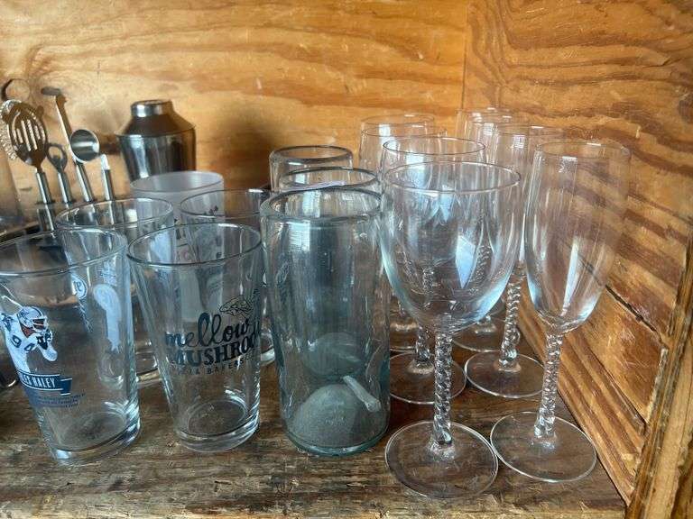 DRINKING GLASSES INCLUDING MILLER LITE DALLAS COWBOYS, WINE AND CHAMPAIGNE GLASSES, VASES ECT
