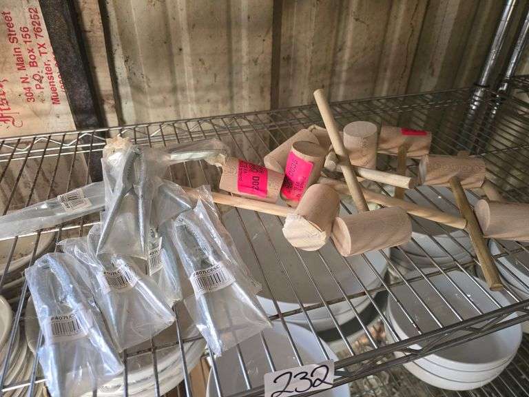 SMALL WOODEN MALLETS AND 6" SINGLE JAW ZINC PLATED STEEL LOBSTER CRACKERS