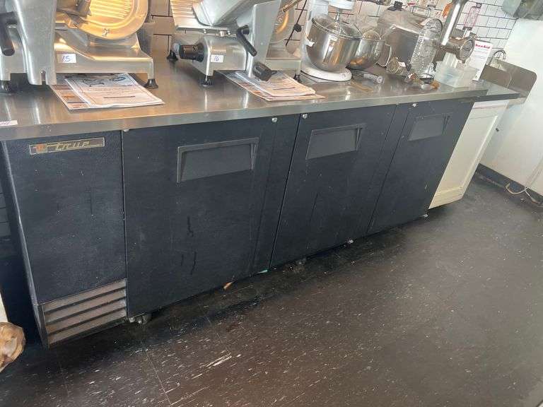 TRUE 3-DOOR KEG COOLER ON CASTORS APROX 90"x28"x40" IN GREAT WORKING CONDITION, SOME SHELVING INCLD.