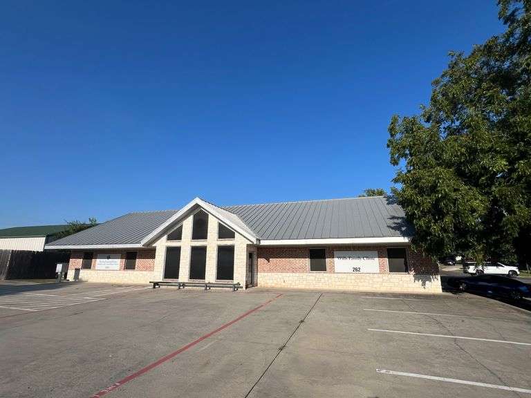 Closing Now!! Wellness clinic and doctors office  Landlord Lockout Complete Business Liquidation Ends October 2nd 10am